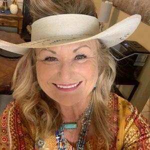 Meet your Posher, Debbie